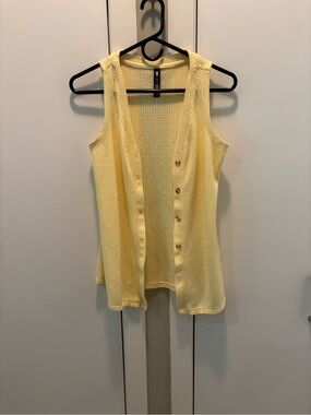 Design Lab Lord & Taylor Pale Yellow Sleeveless Button-Front Knit Top